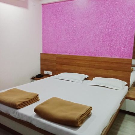 Hotel Shreejay Mahād Esterno foto