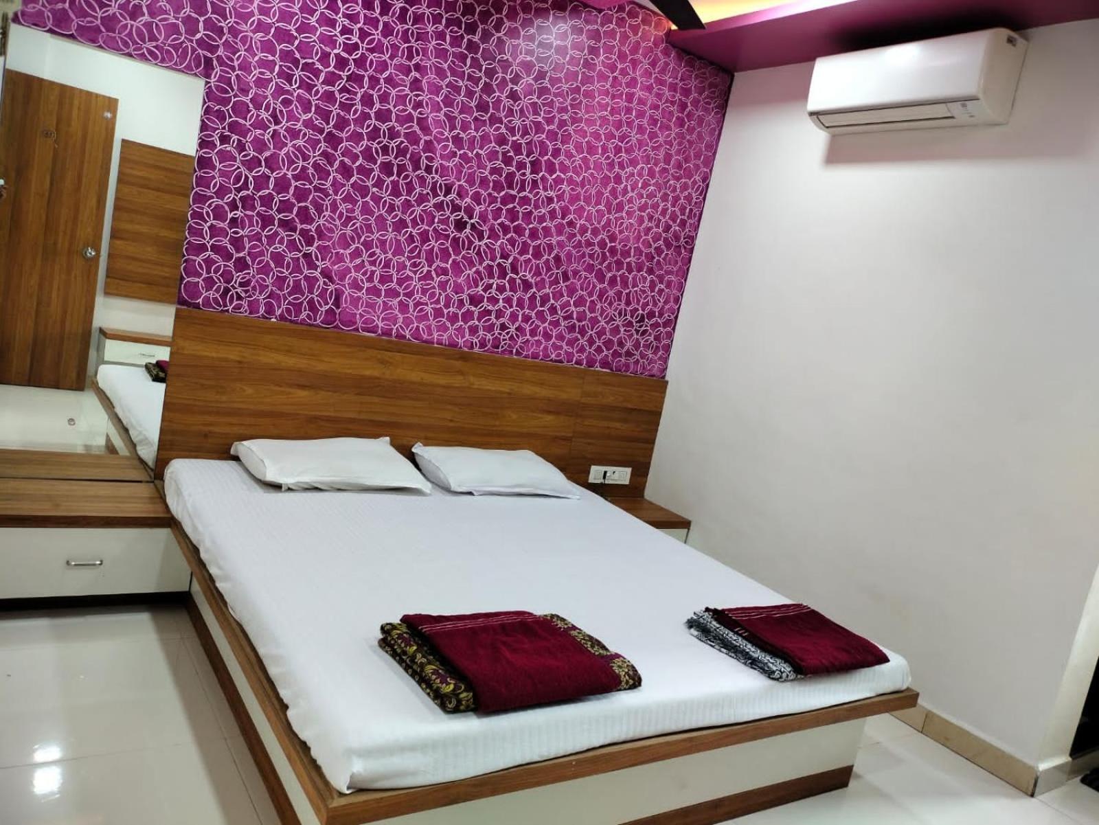Hotel Shreejay Mahād Esterno foto